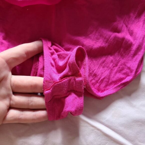 Gorgeous fuschia blouse with back detailing. - Picture 8 of 10